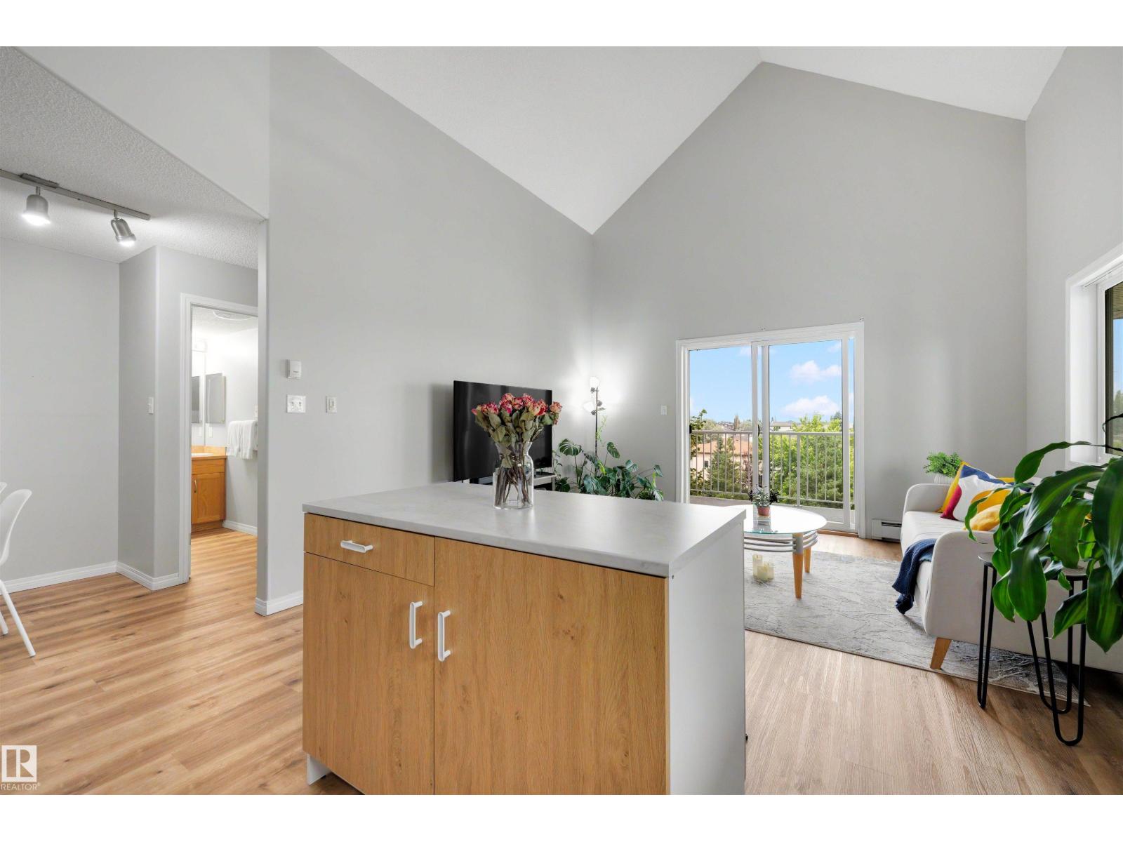 #427 3425 19 ST NW - 8