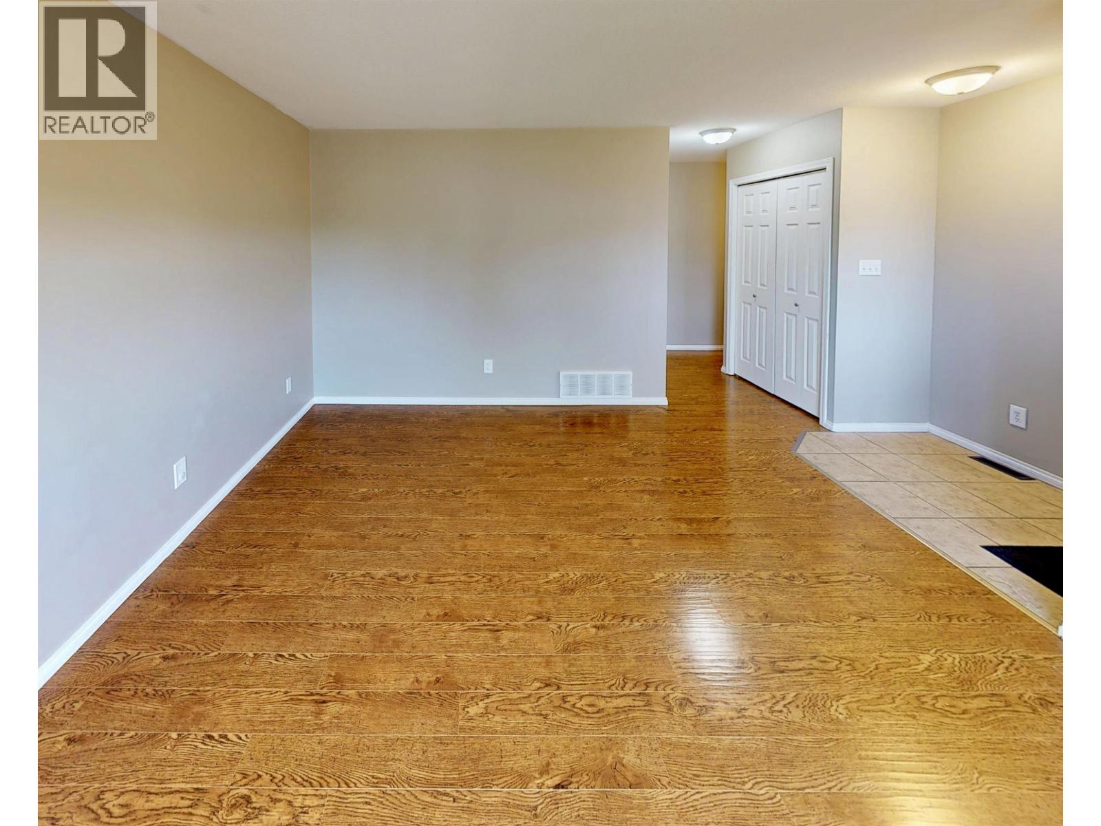 8724 81A STREET - 12