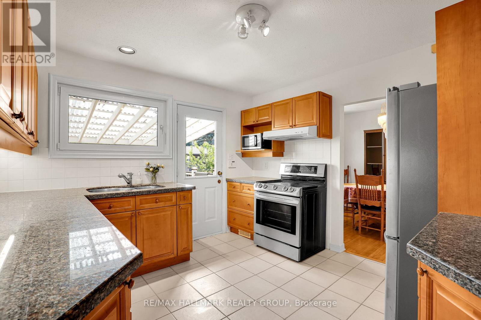 37 LYALL STREET - 13