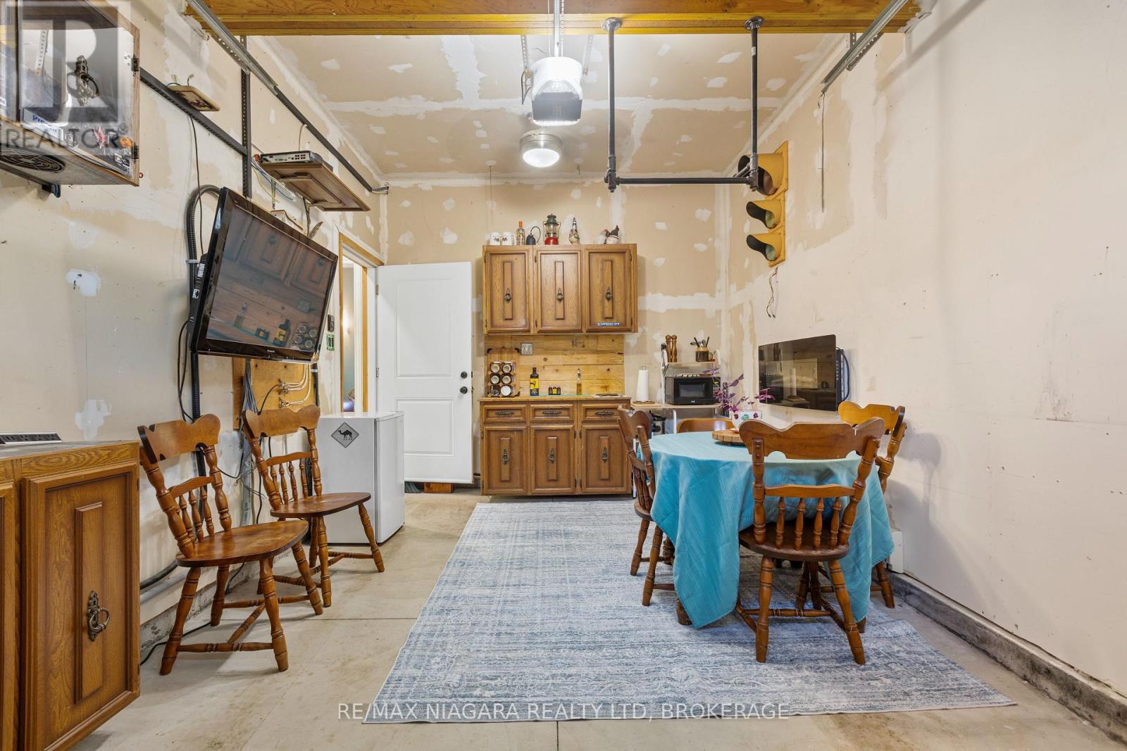 1 LINDEN AVENUE - 24