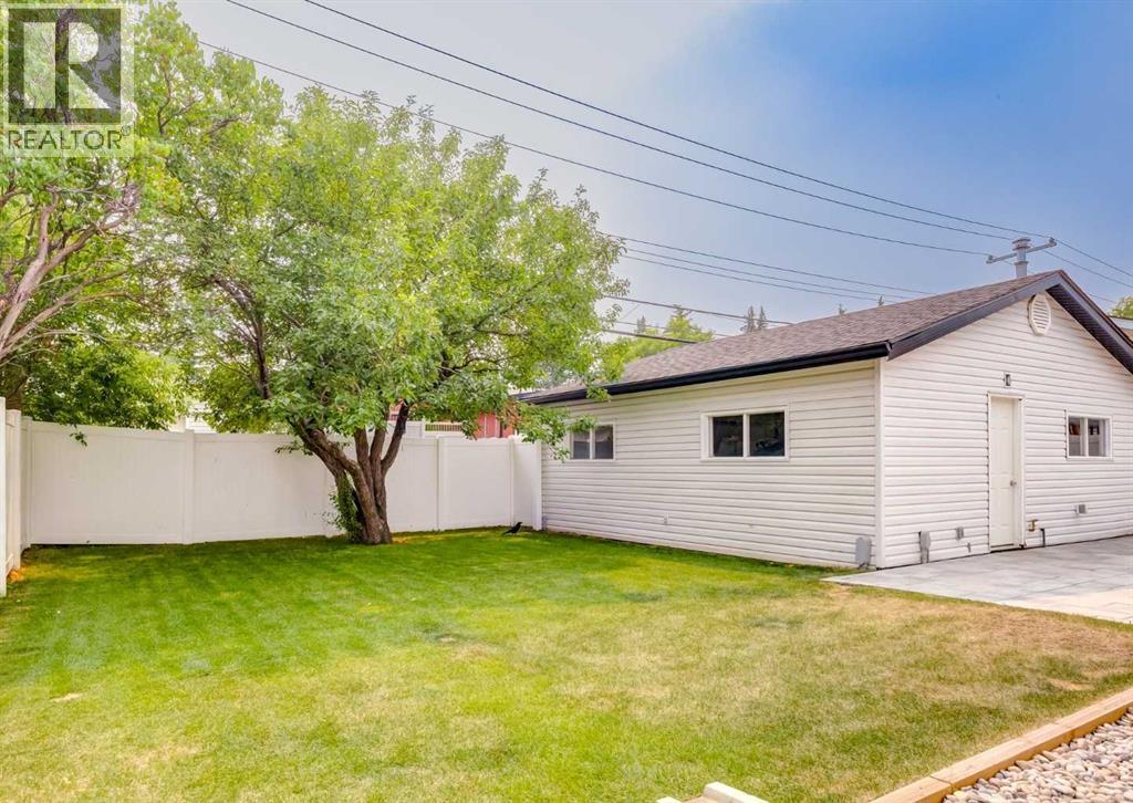 1323 106 Avenue SW - Image 36
