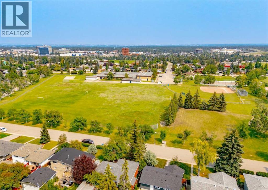 1323 106 Avenue SW - 50
