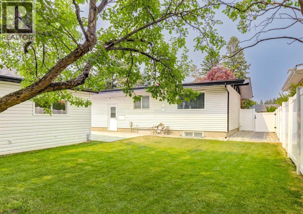 1323 106 Avenue SW - Image 35