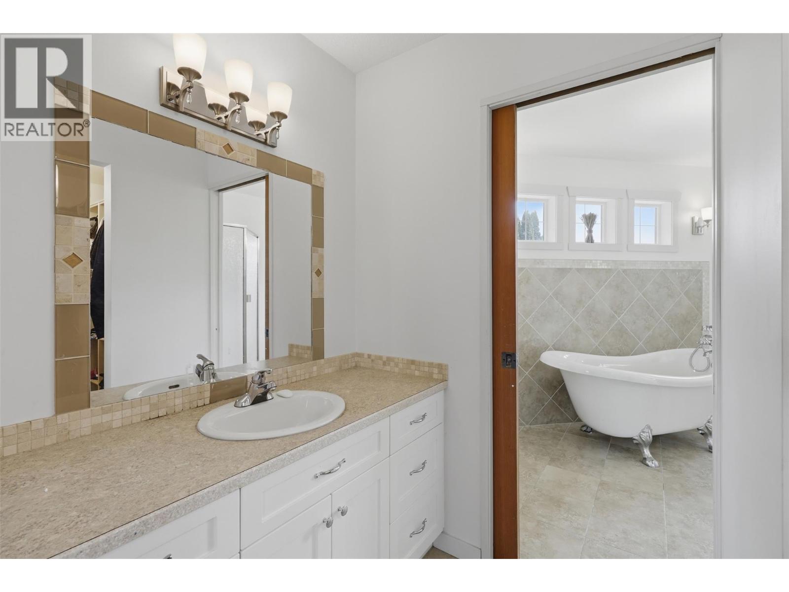 876 Serle Road - 44