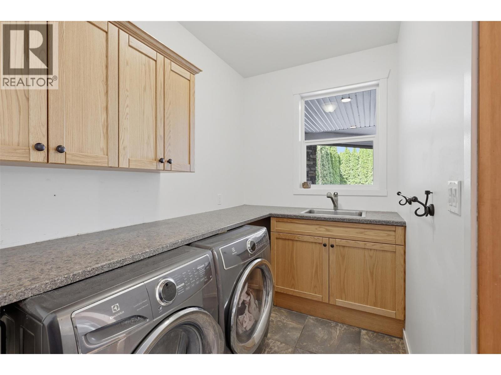 876 Serle Road - 37