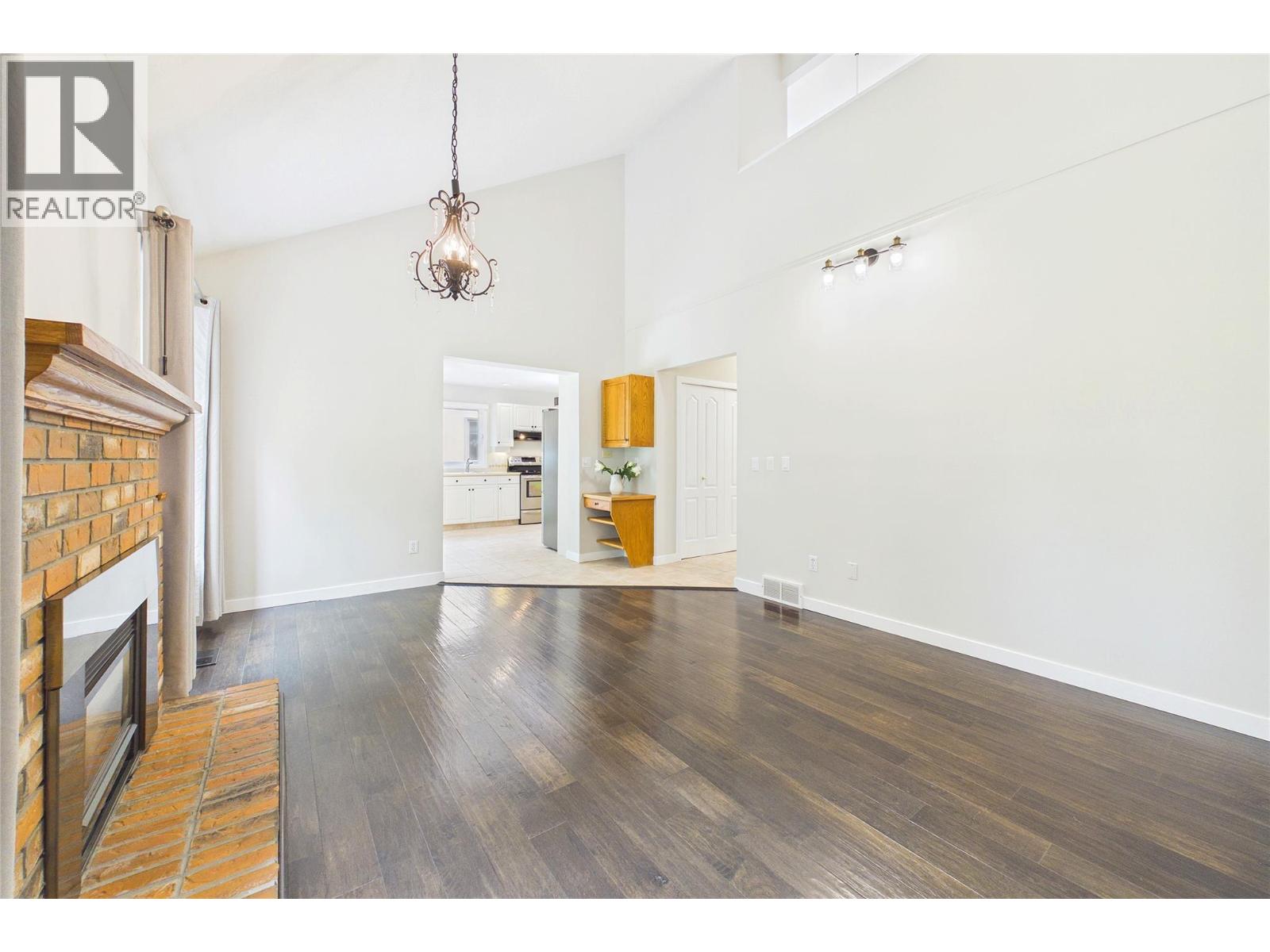 #105 650 Lexington Drive - 18