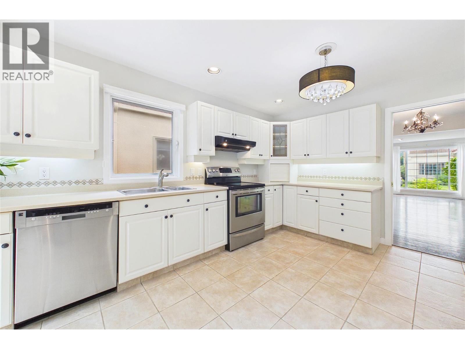#105 650 Lexington Drive - 23