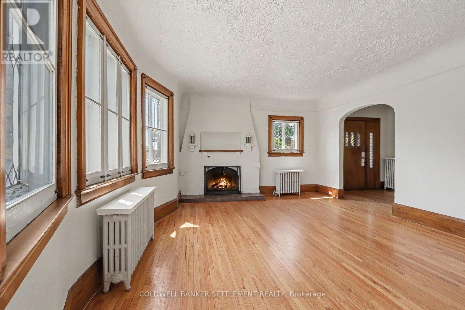 2 GLADSTONE AVENUE - Image 11