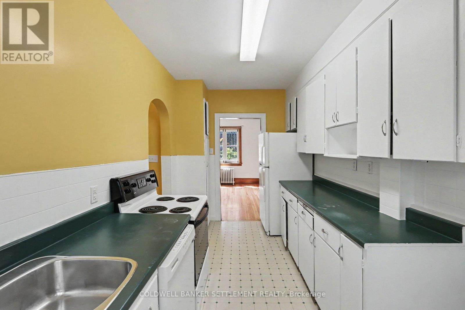 2 GLADSTONE AVENUE - Image 17