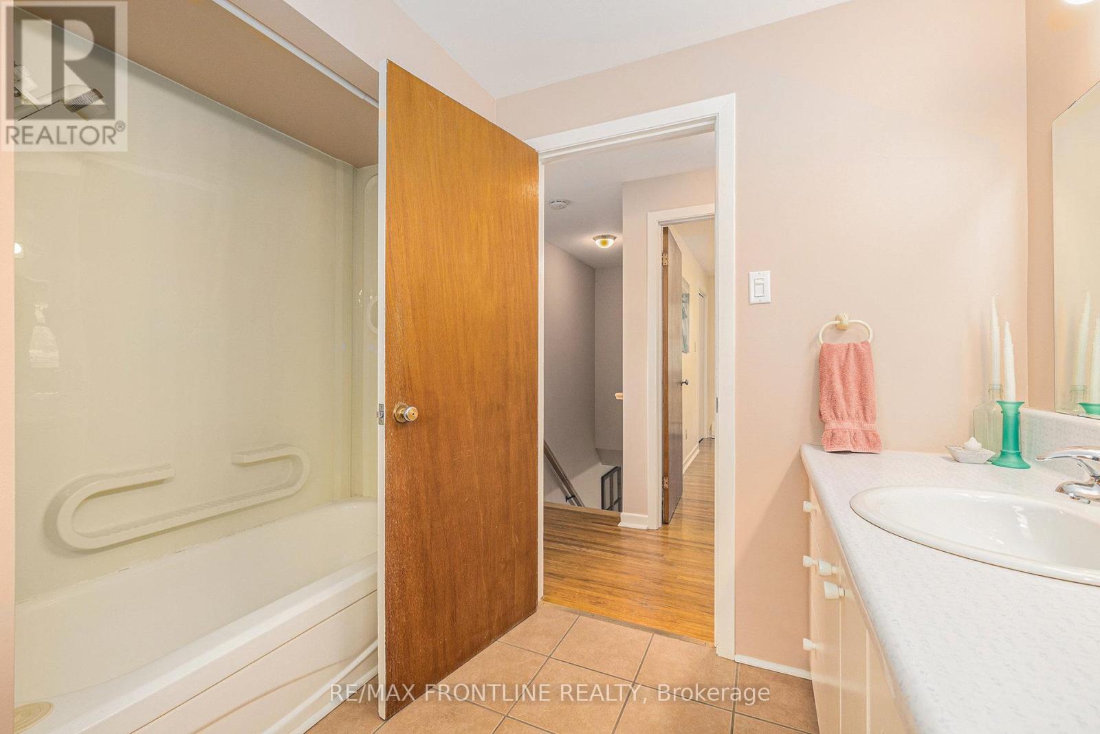12 GLENVIEW CRESCENT - 27