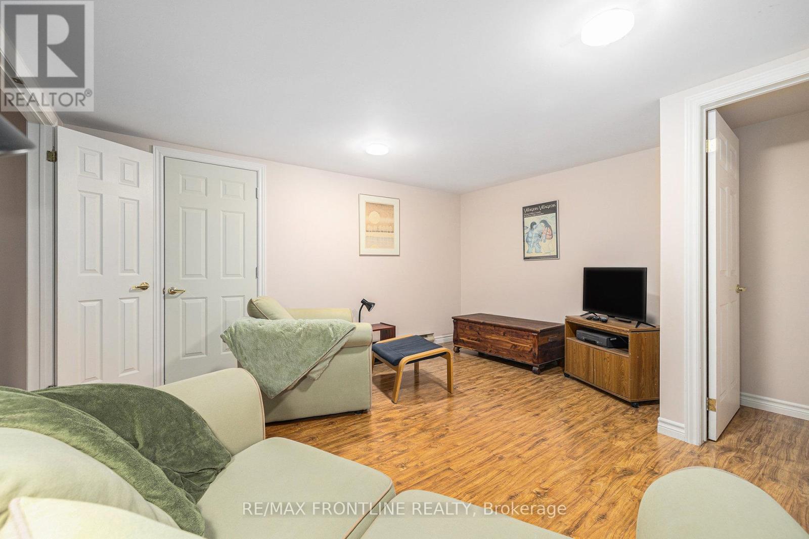 12 GLENVIEW CRESCENT - 32
