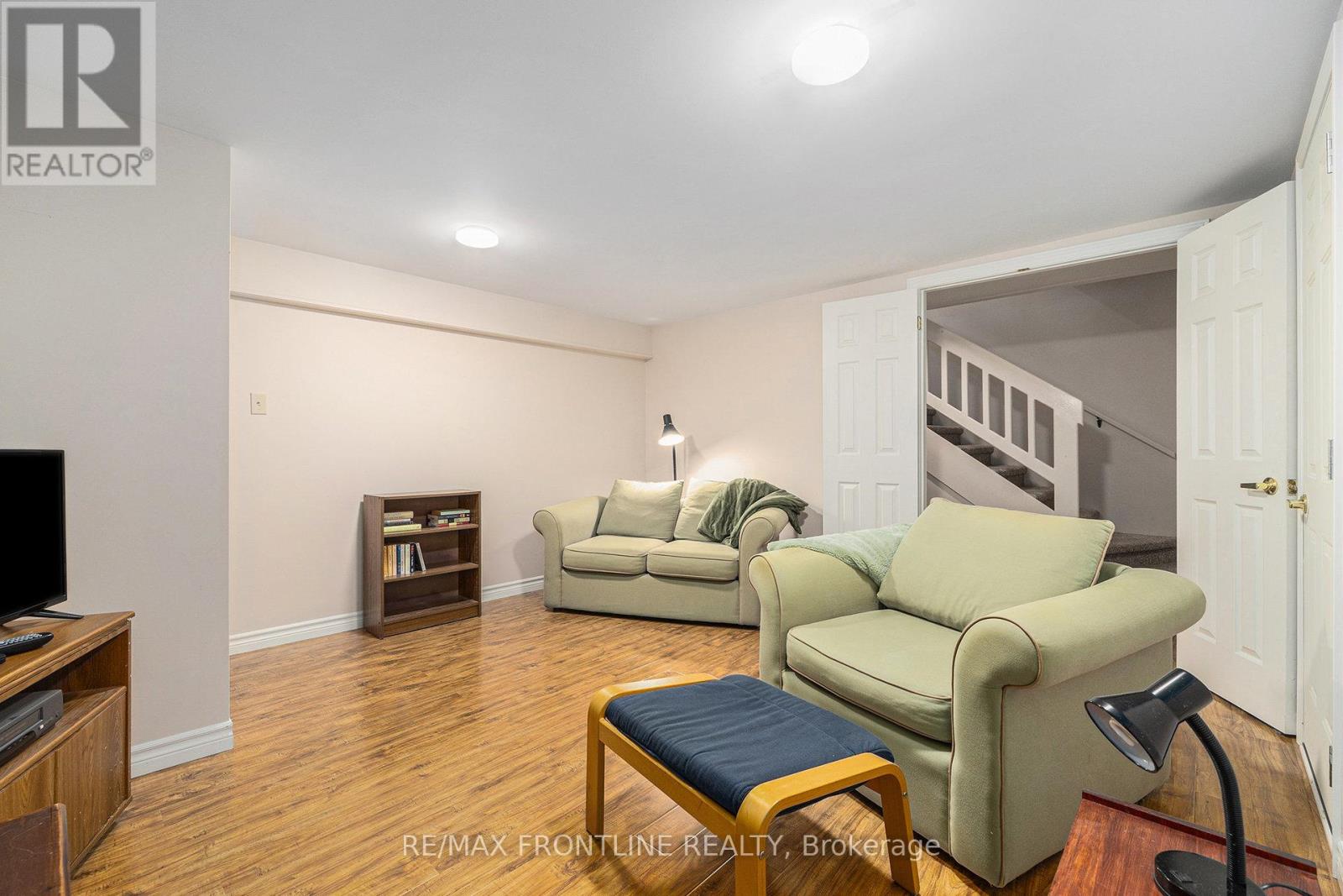 12 GLENVIEW CRESCENT - 33