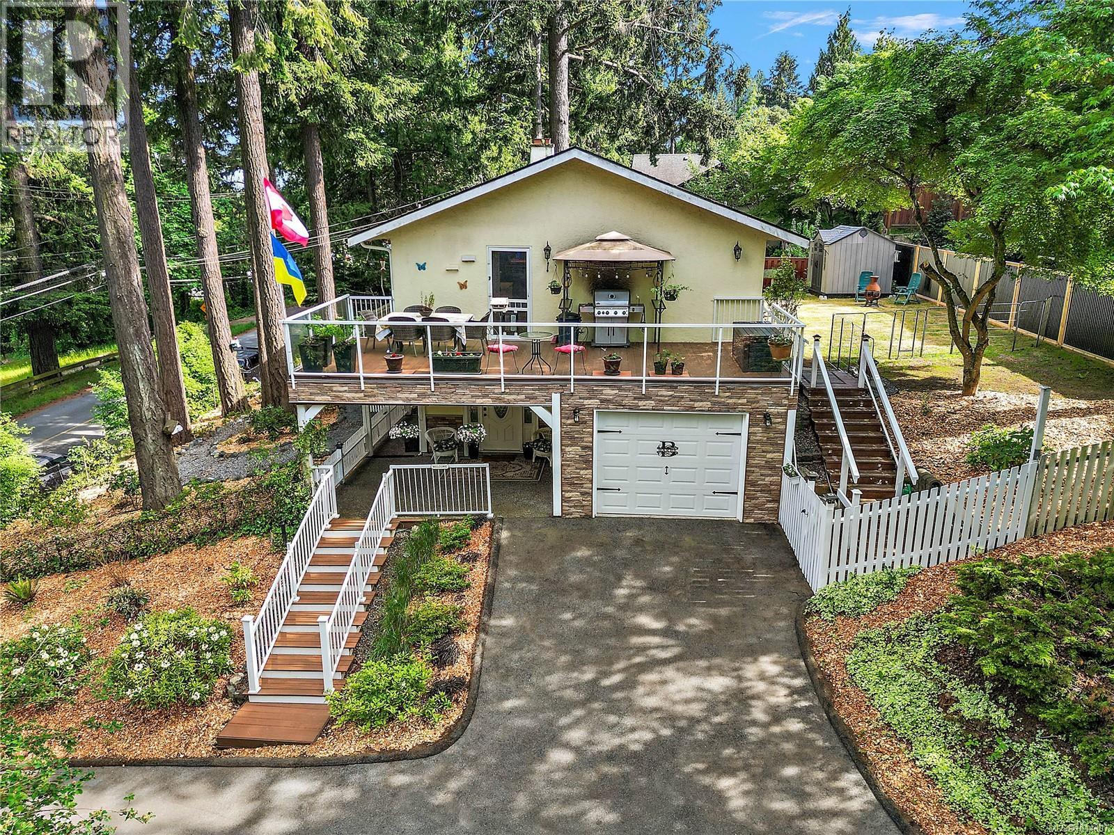 6864 East Saanich Rd - 1