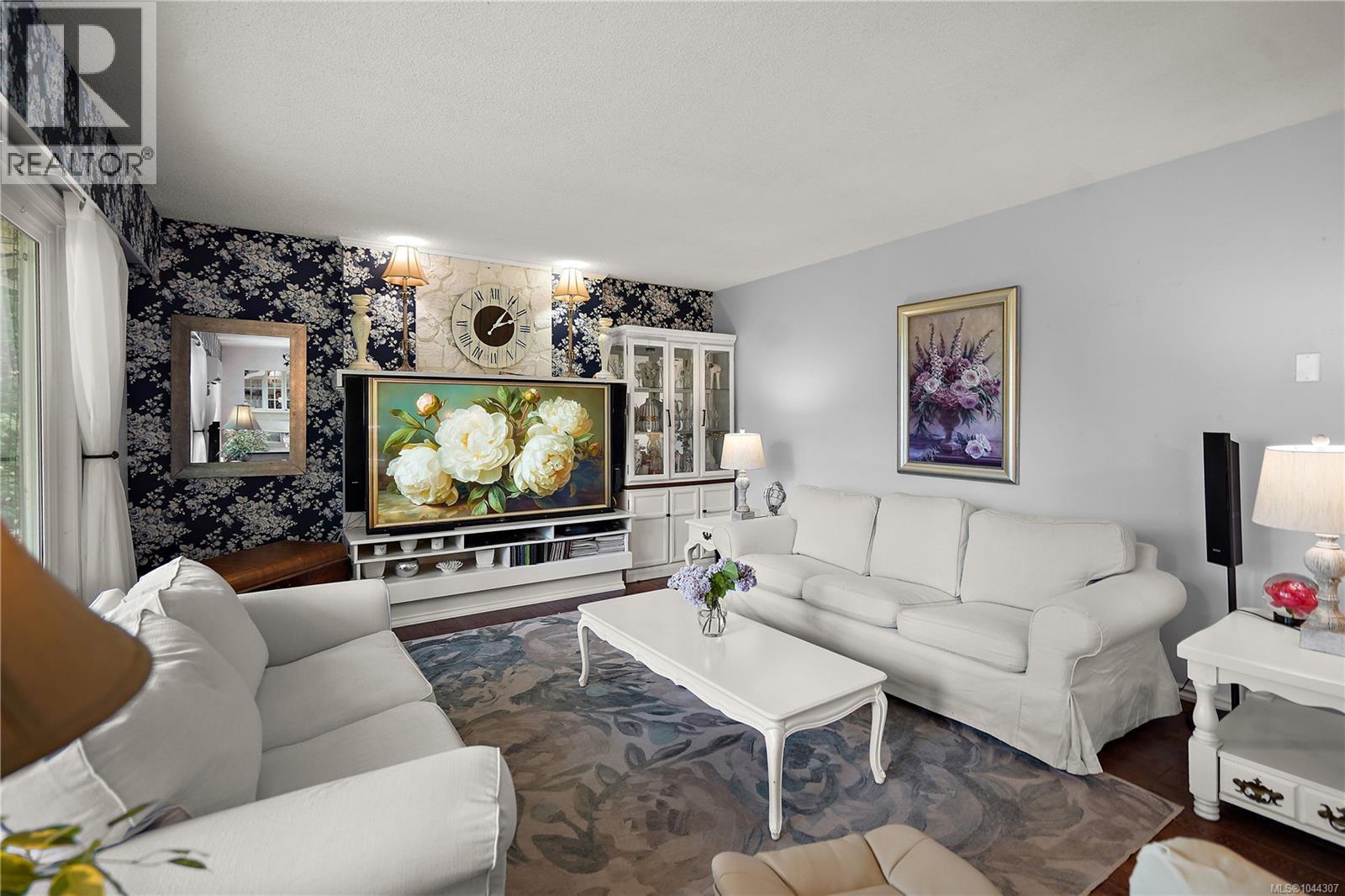 6864 East Saanich Rd - 11