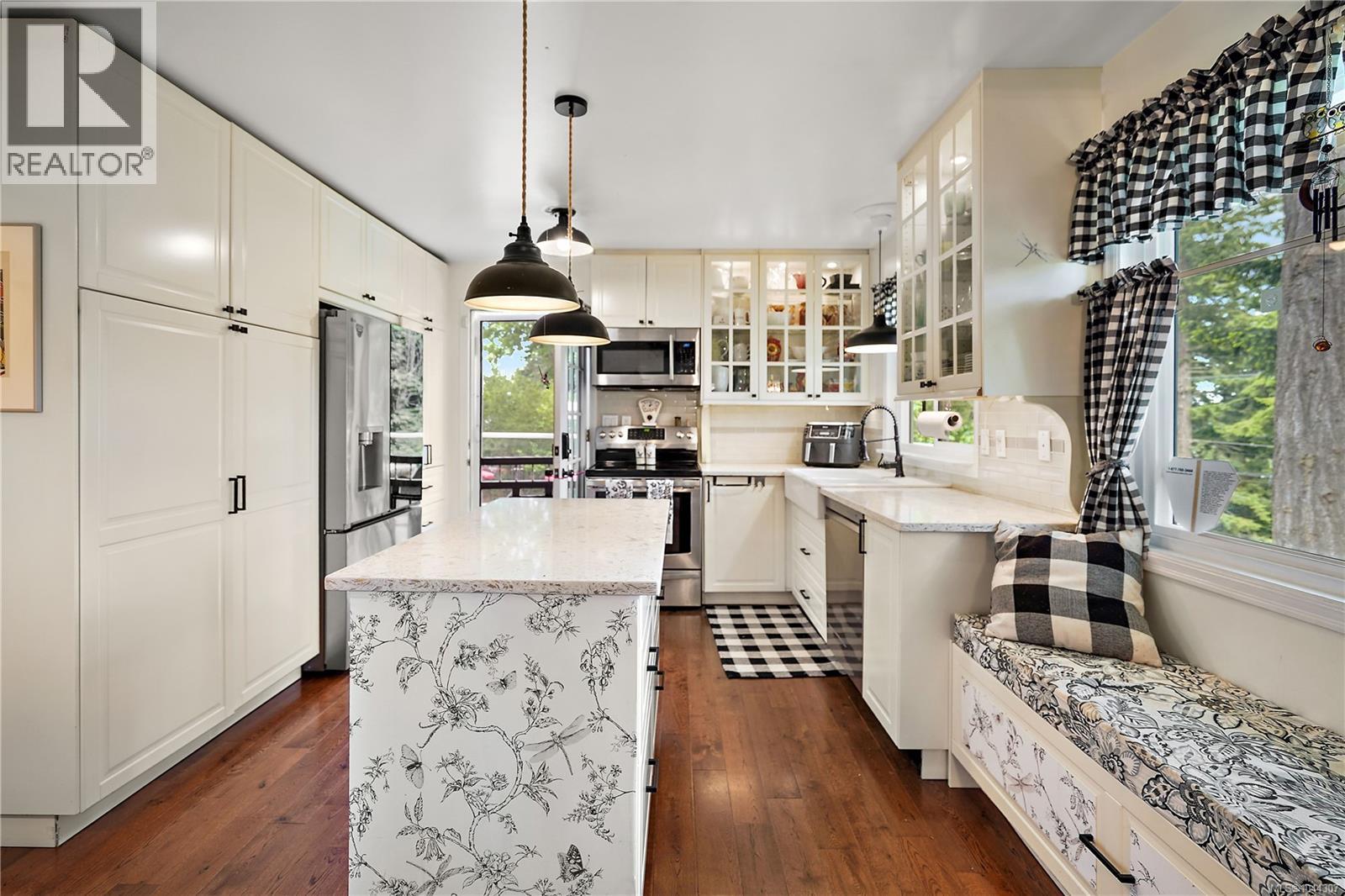 6864 East Saanich Rd - 16