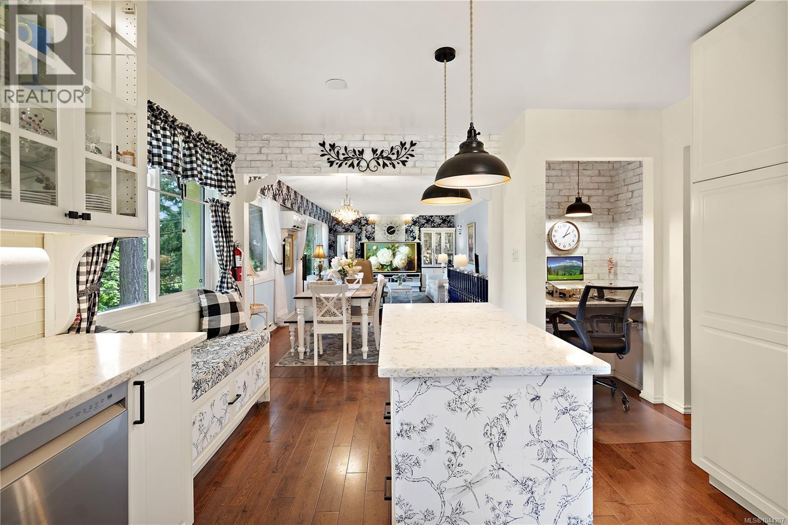 6864 East Saanich Rd - 17