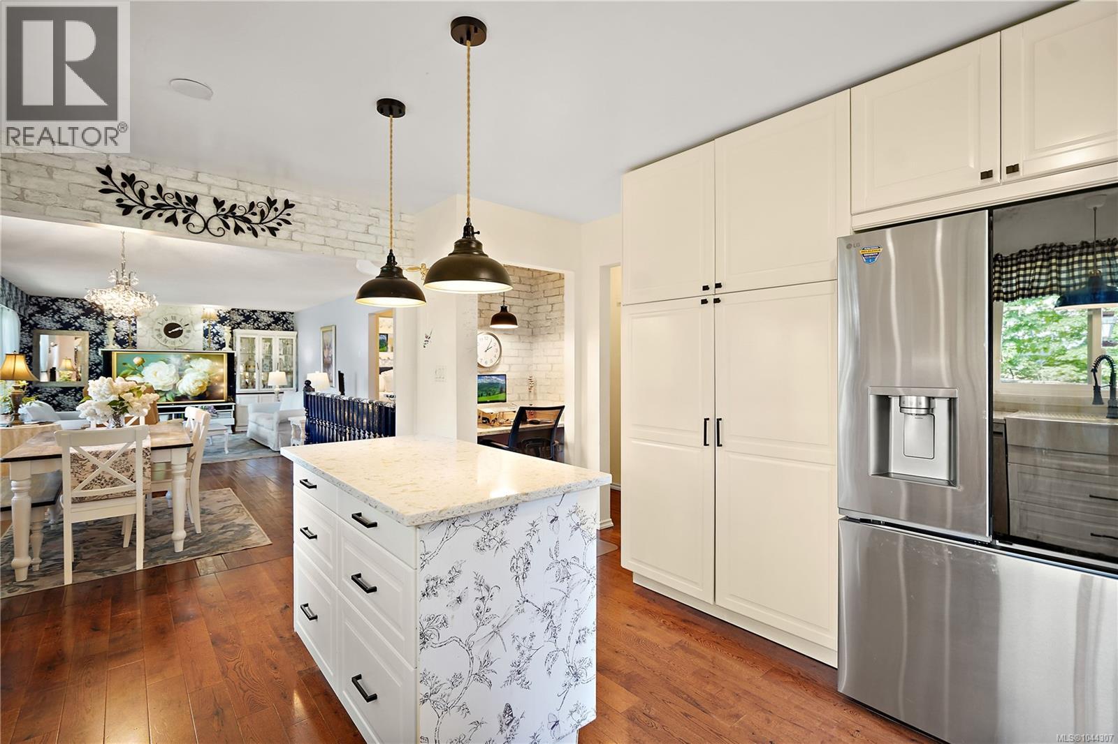 6864 East Saanich Rd - 19