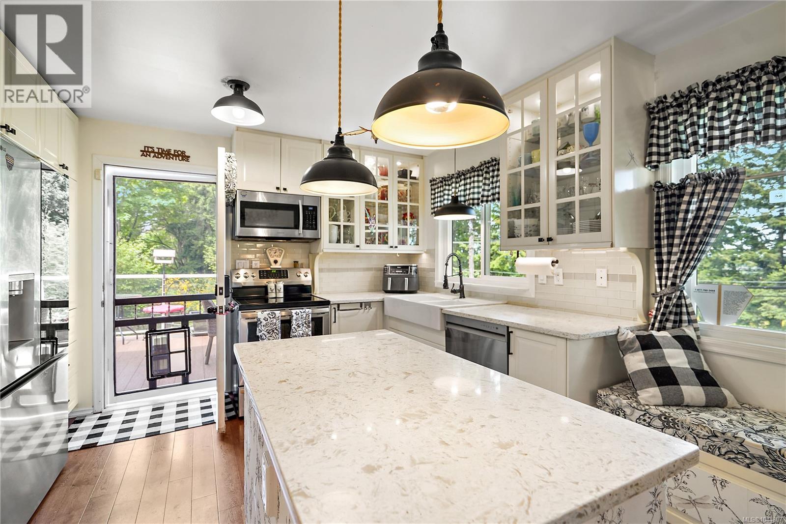 6864 East Saanich Rd - 2