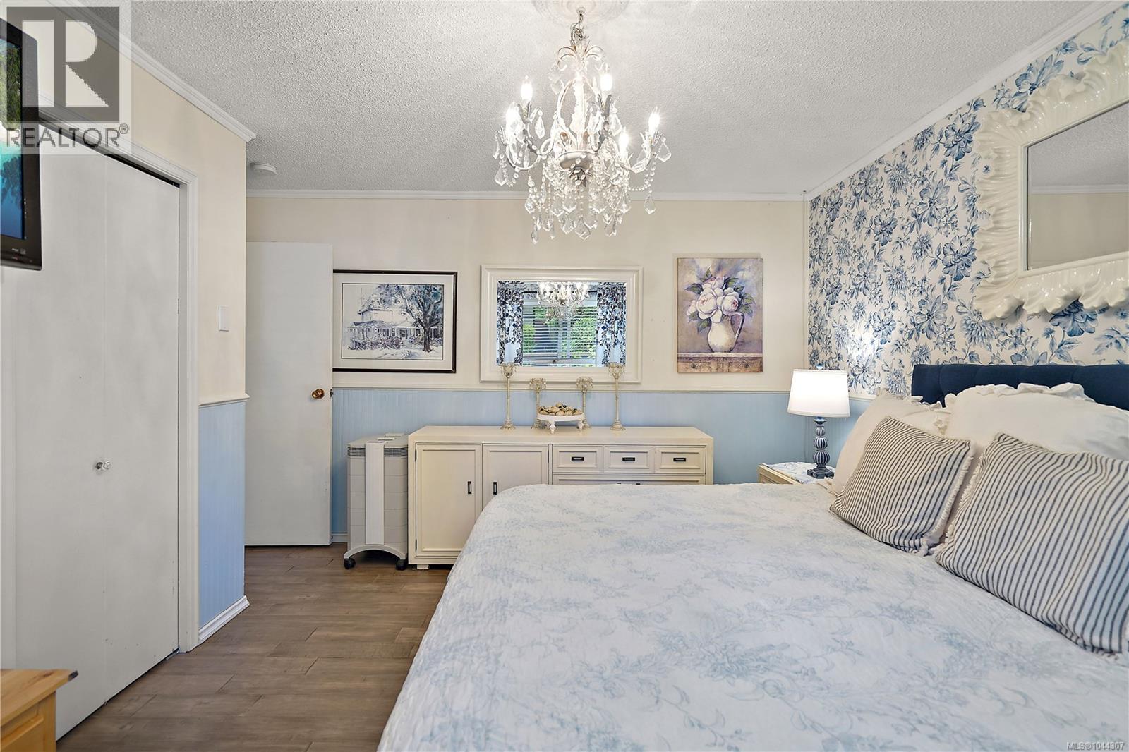 6864 East Saanich Rd - 24