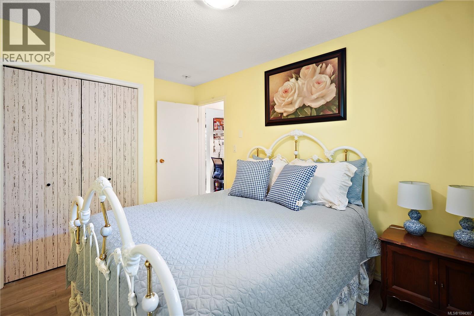 6864 East Saanich Rd - 28