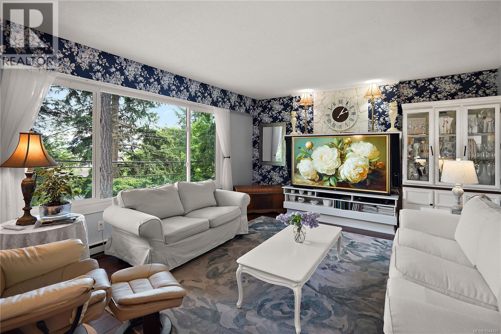6864 East Saanich Rd - 3