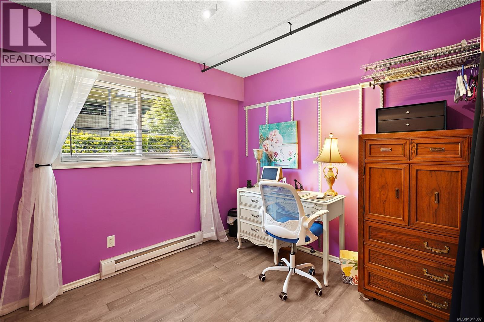 6864 East Saanich Rd - 31