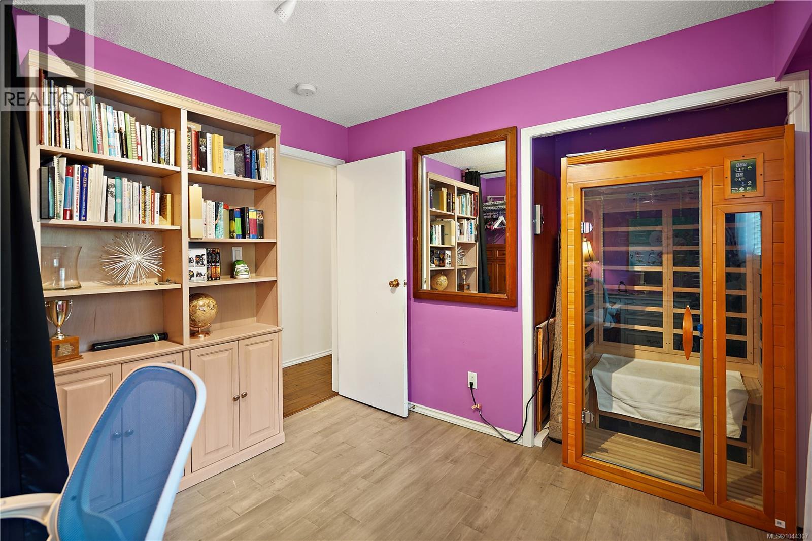6864 East Saanich Rd - 32