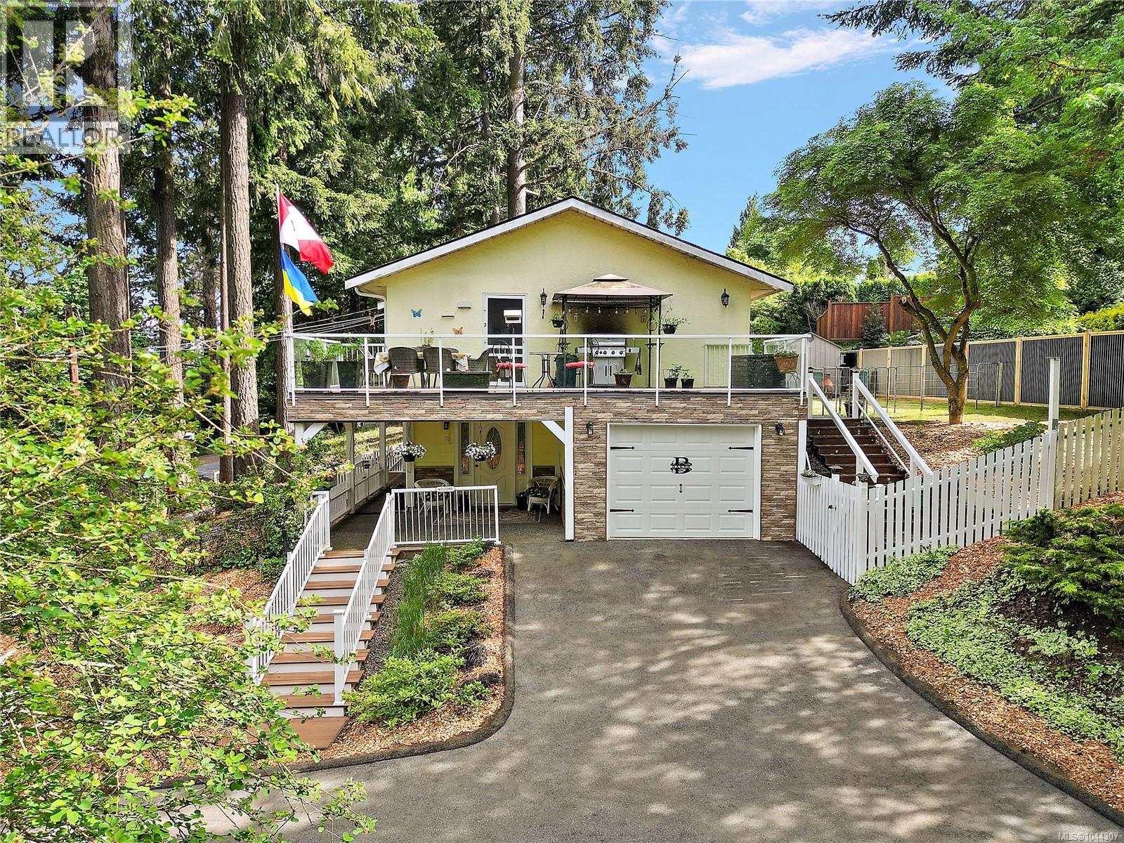 6864 East Saanich Rd - 34