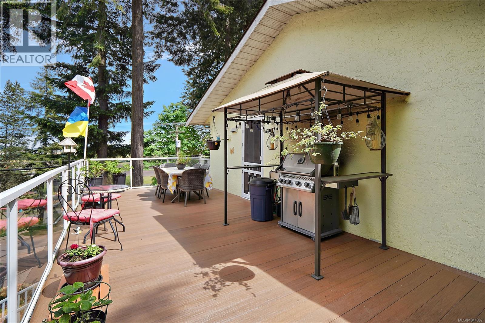 6864 East Saanich Rd - 36