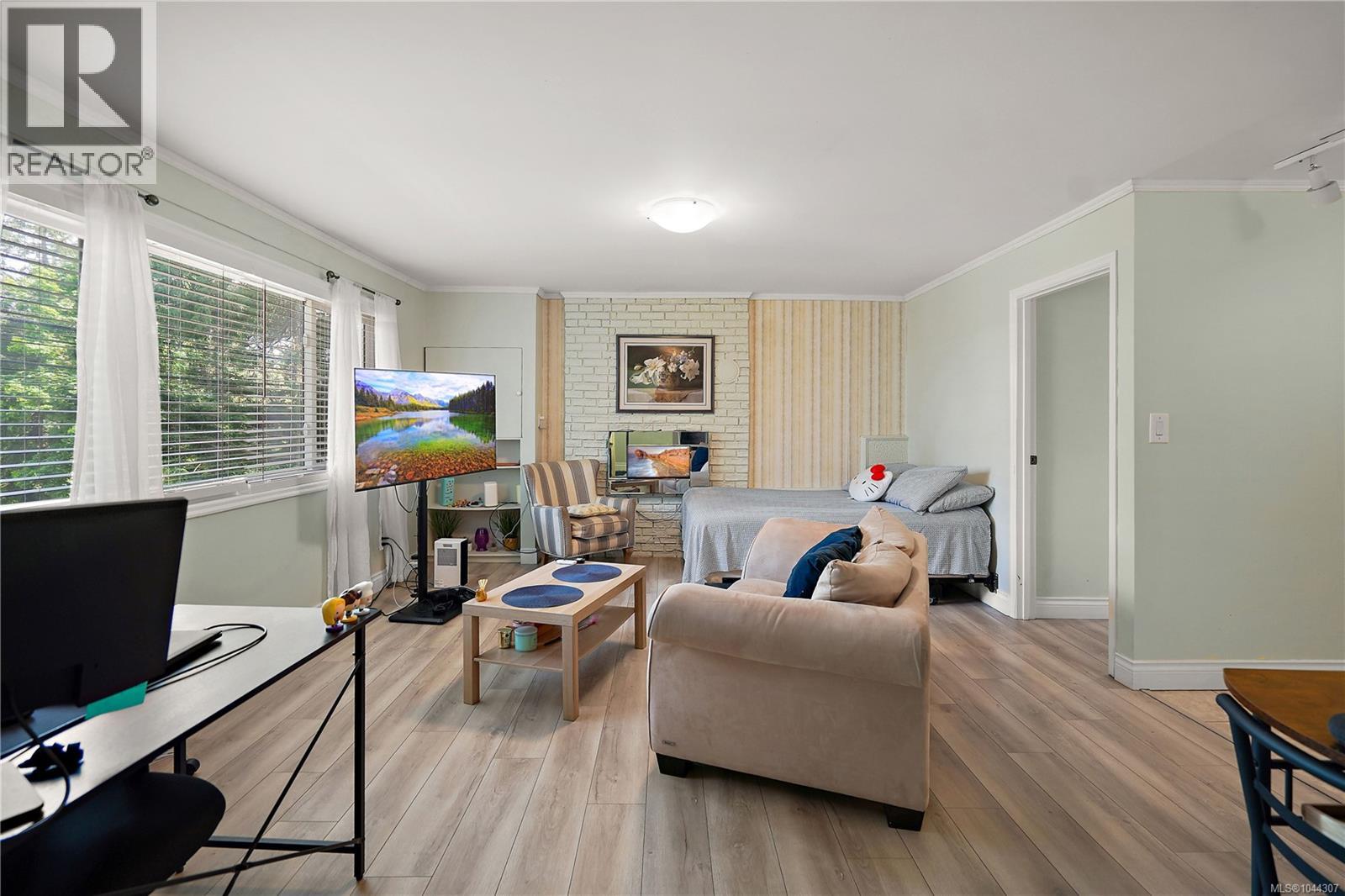 6864 East Saanich Rd - 39