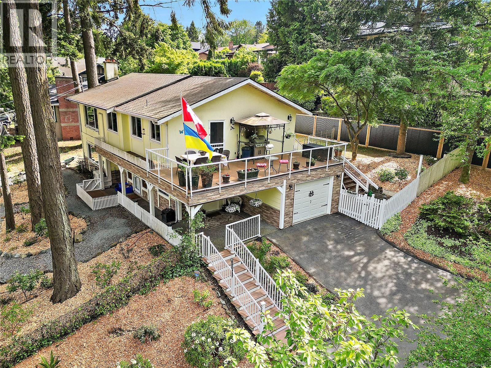 6864 East Saanich Rd - 4