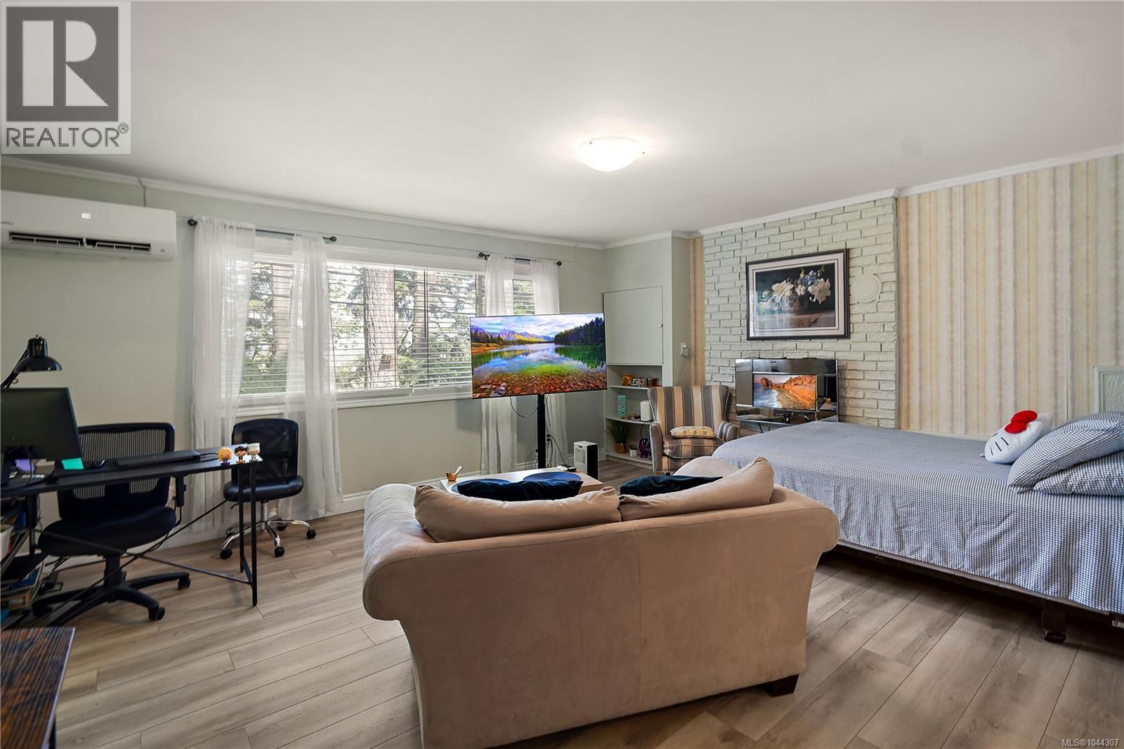 6864 East Saanich Rd - 40