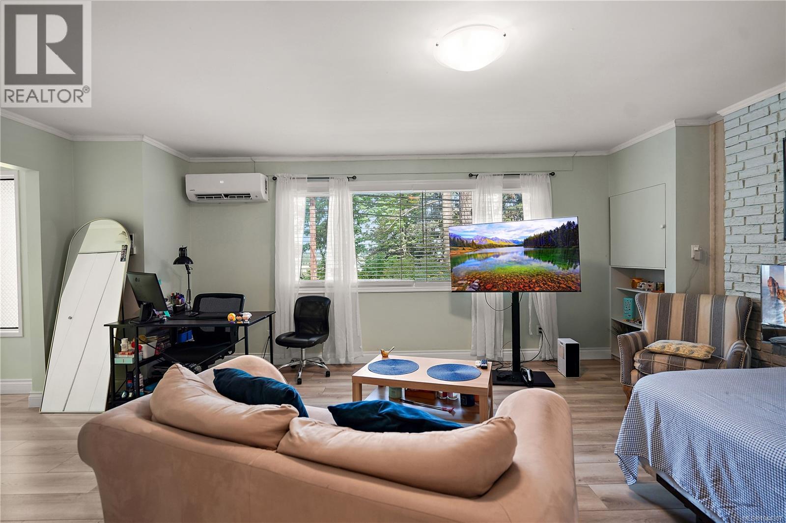6864 East Saanich Rd - 41
