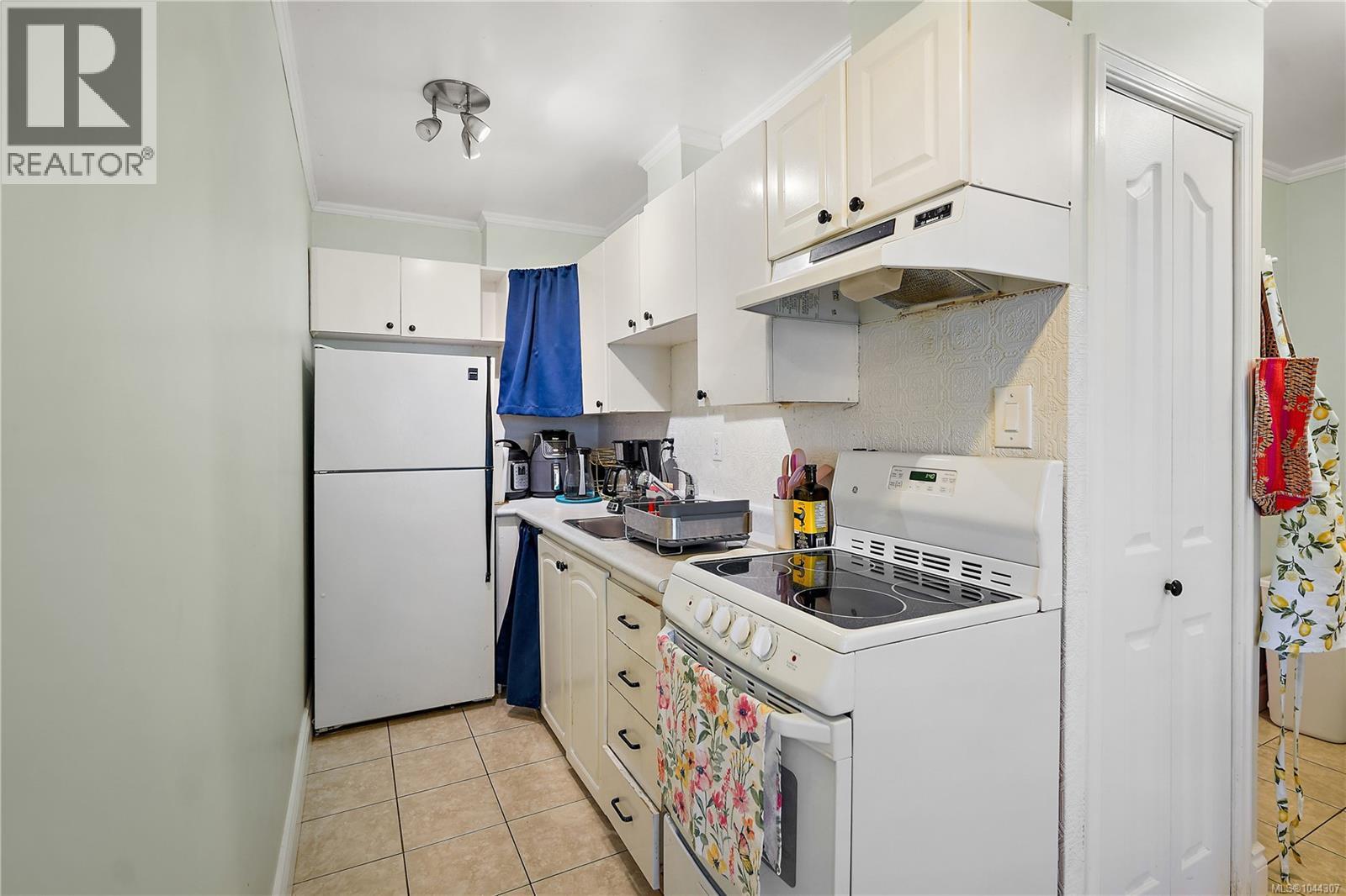 6864 East Saanich Rd - 43