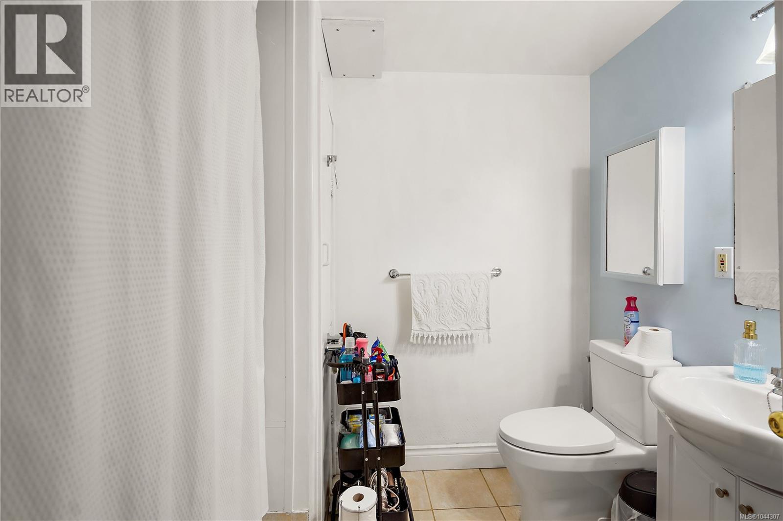 6864 East Saanich Rd - 45