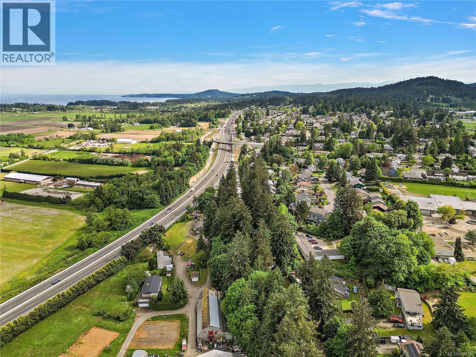 6864 East Saanich Rd - 47