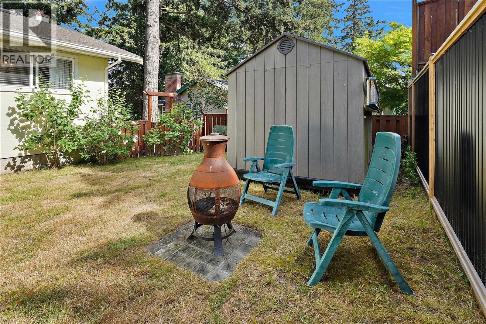 6864 East Saanich Rd - 48