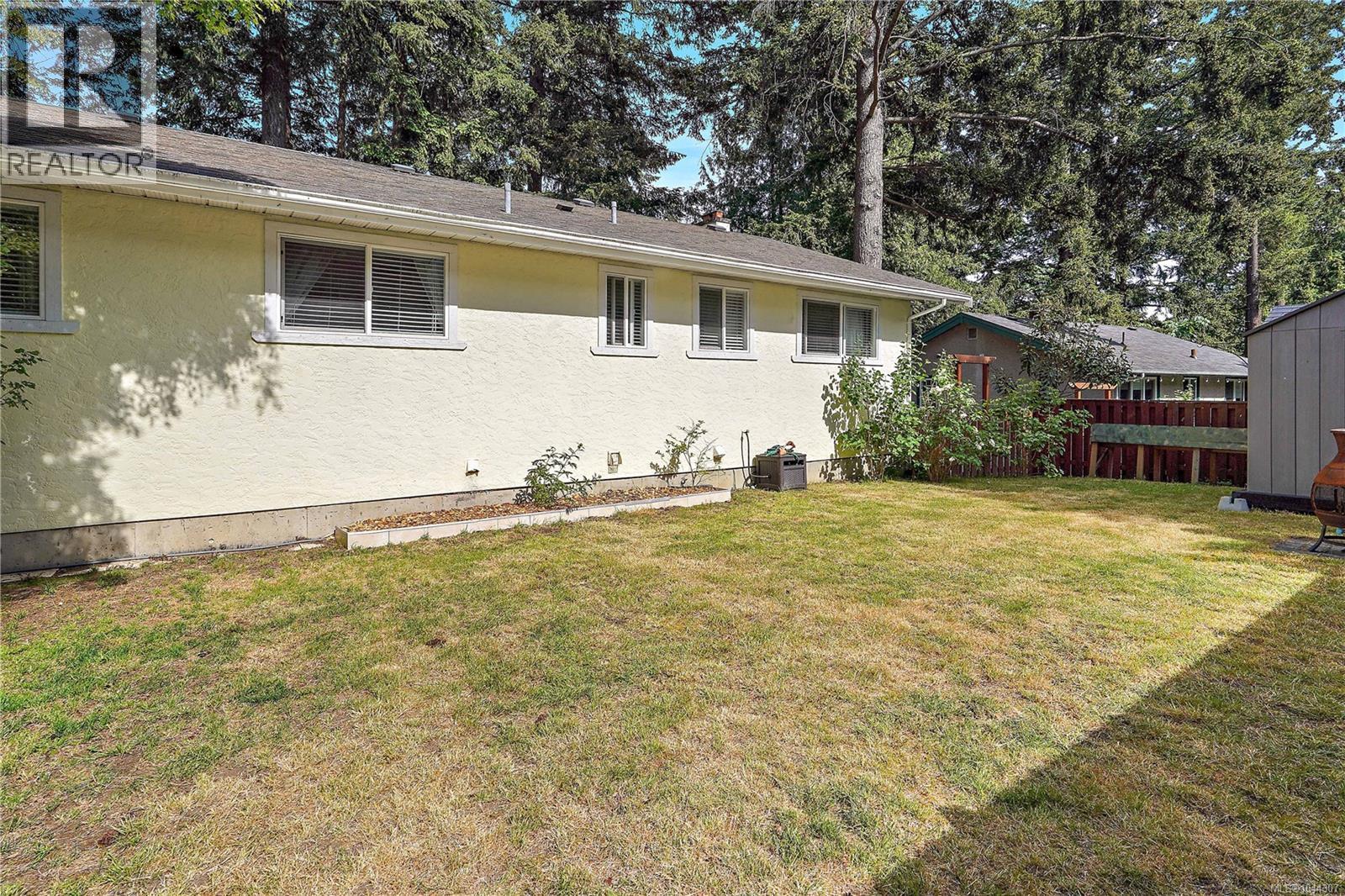 6864 East Saanich Rd - 54