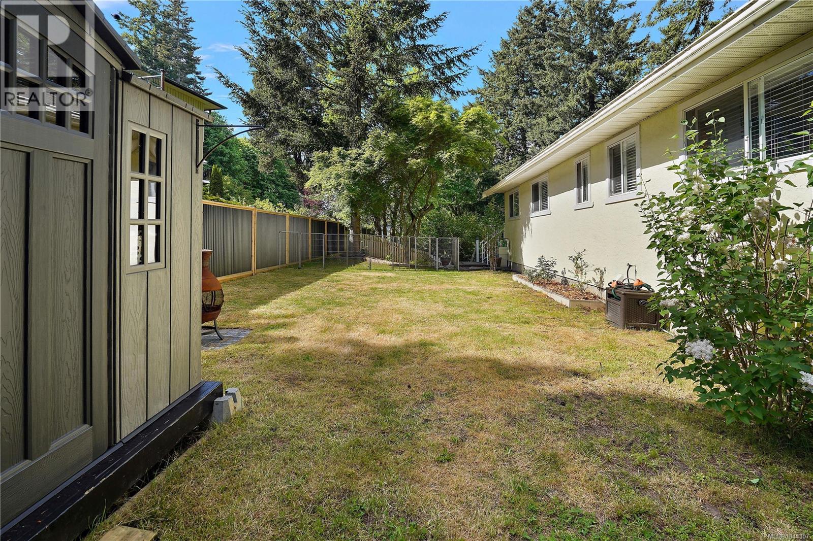 6864 East Saanich Rd - 57