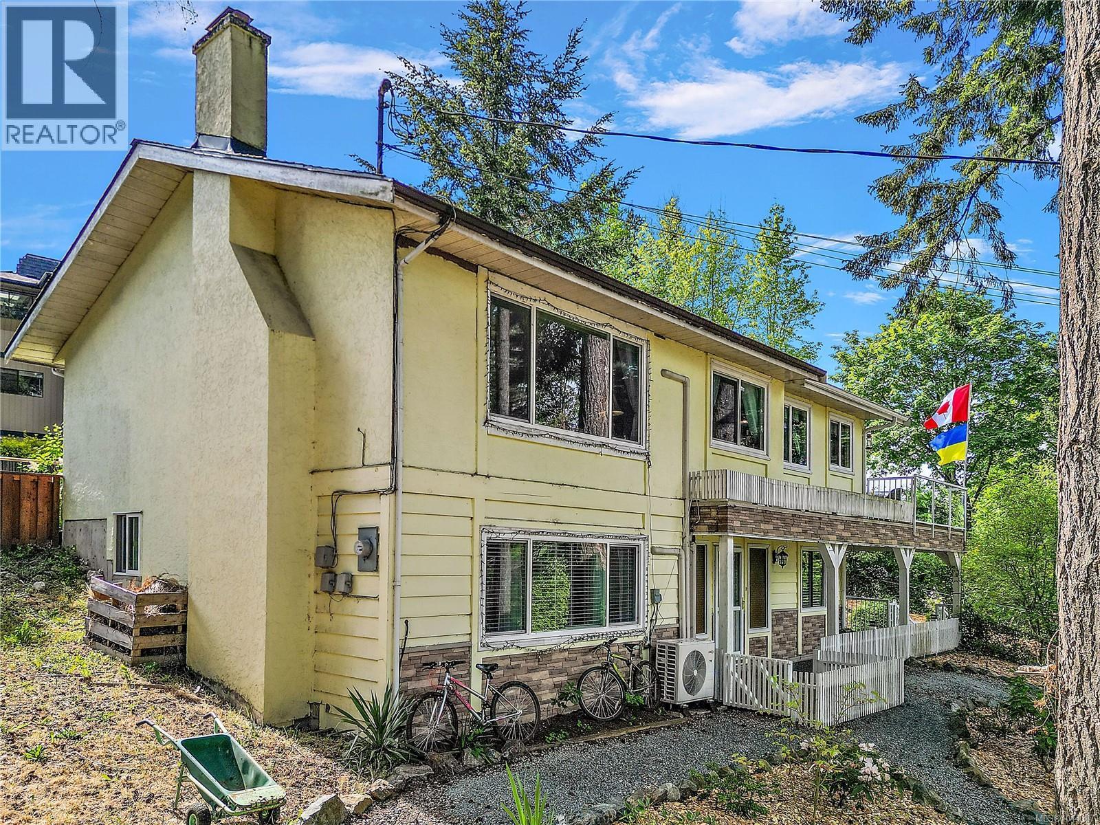 6864 East Saanich Rd - 6