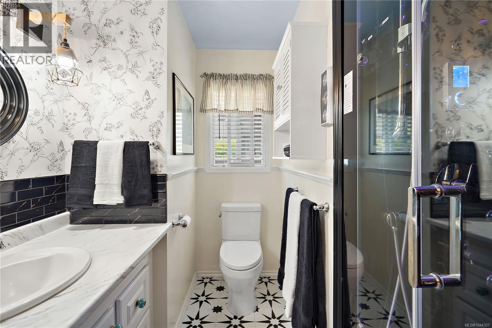 6864 East Saanich Rd - 64