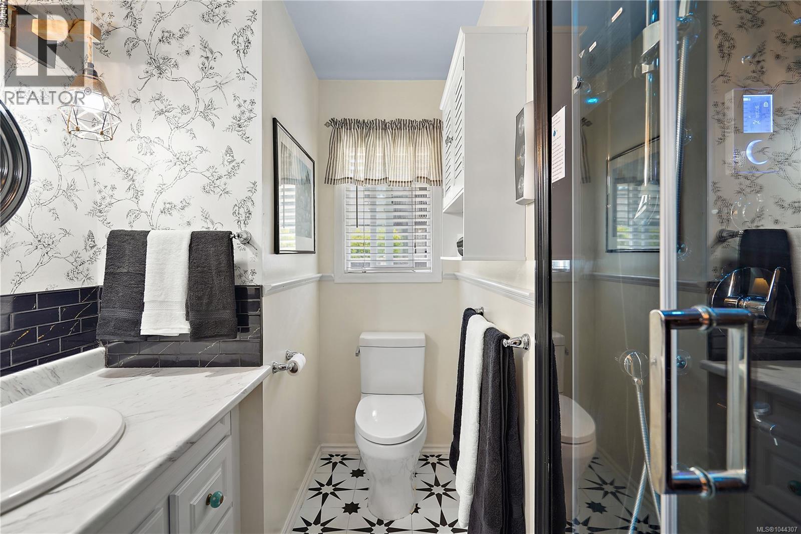 6864 East Saanich Rd - 65