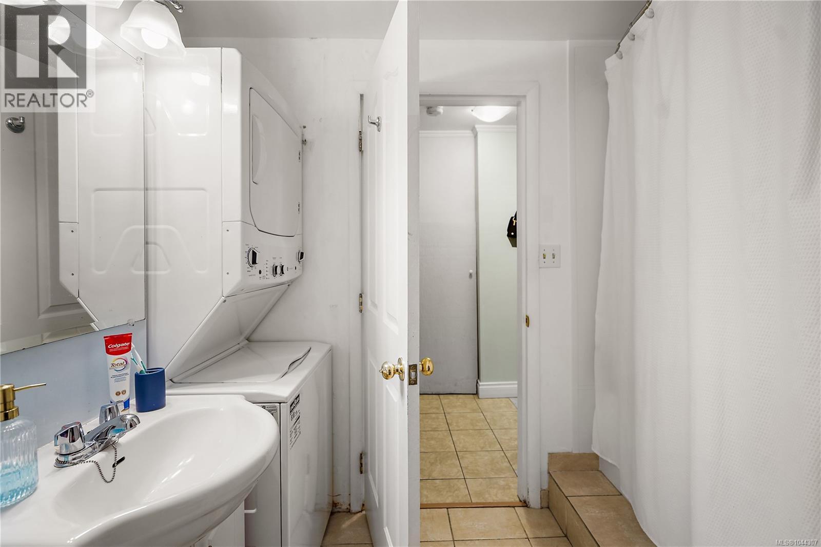6864 East Saanich Rd - 69