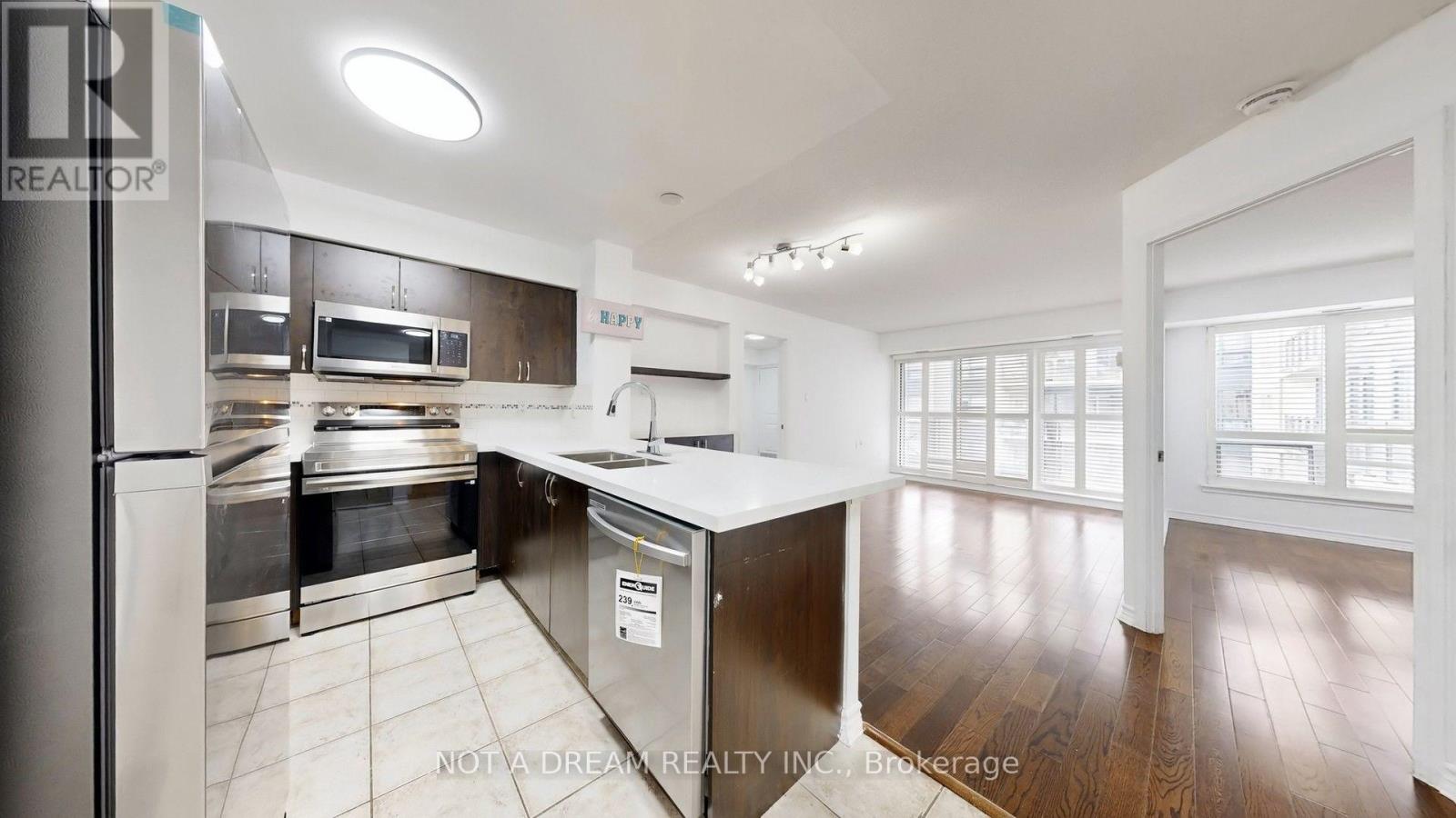 #416 872 SHEPPARD AVENUE W - 16