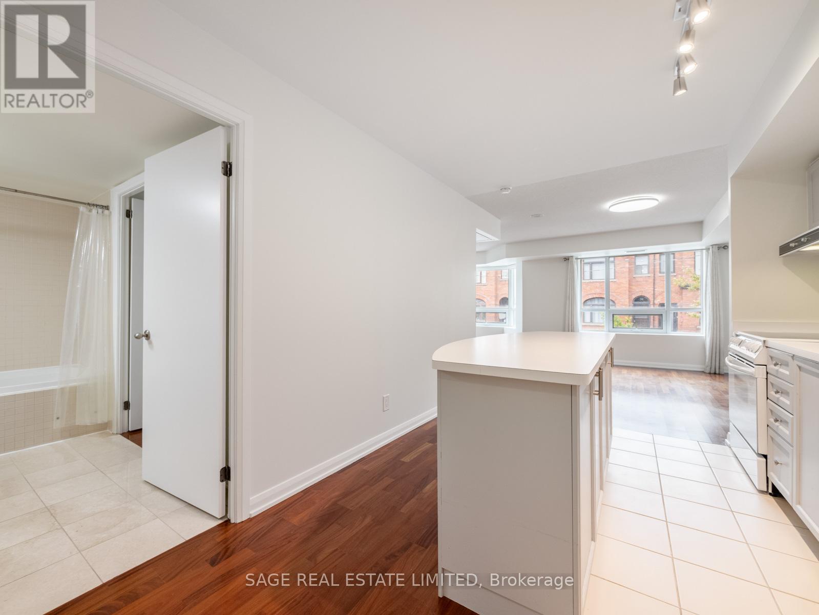 #209 18 BEVERLEY STREET - Image 10