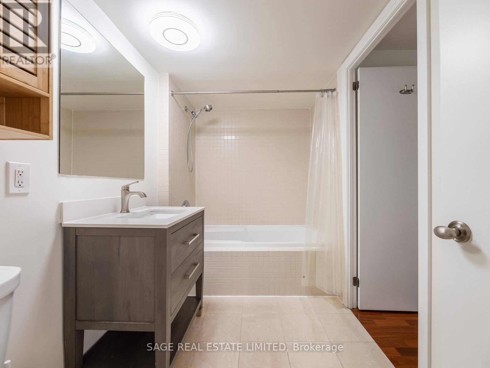 #209 18 BEVERLEY STREET - Image 31