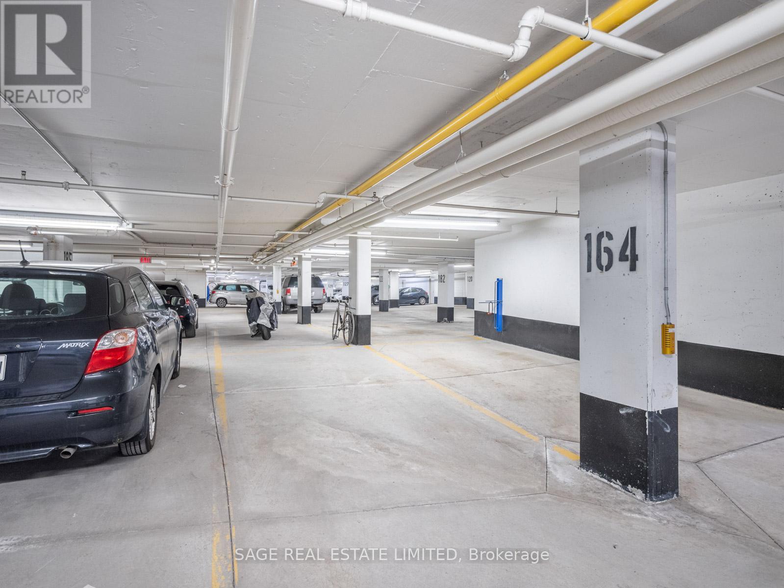 #209 18 BEVERLEY STREET - Image 32