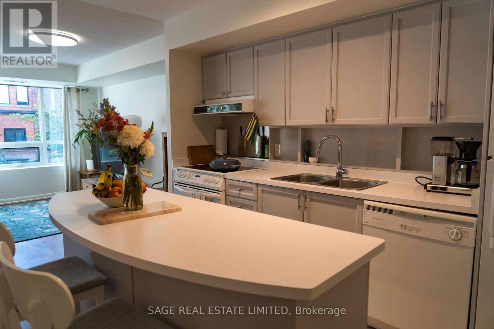 #209 18 BEVERLEY STREET - Image 5