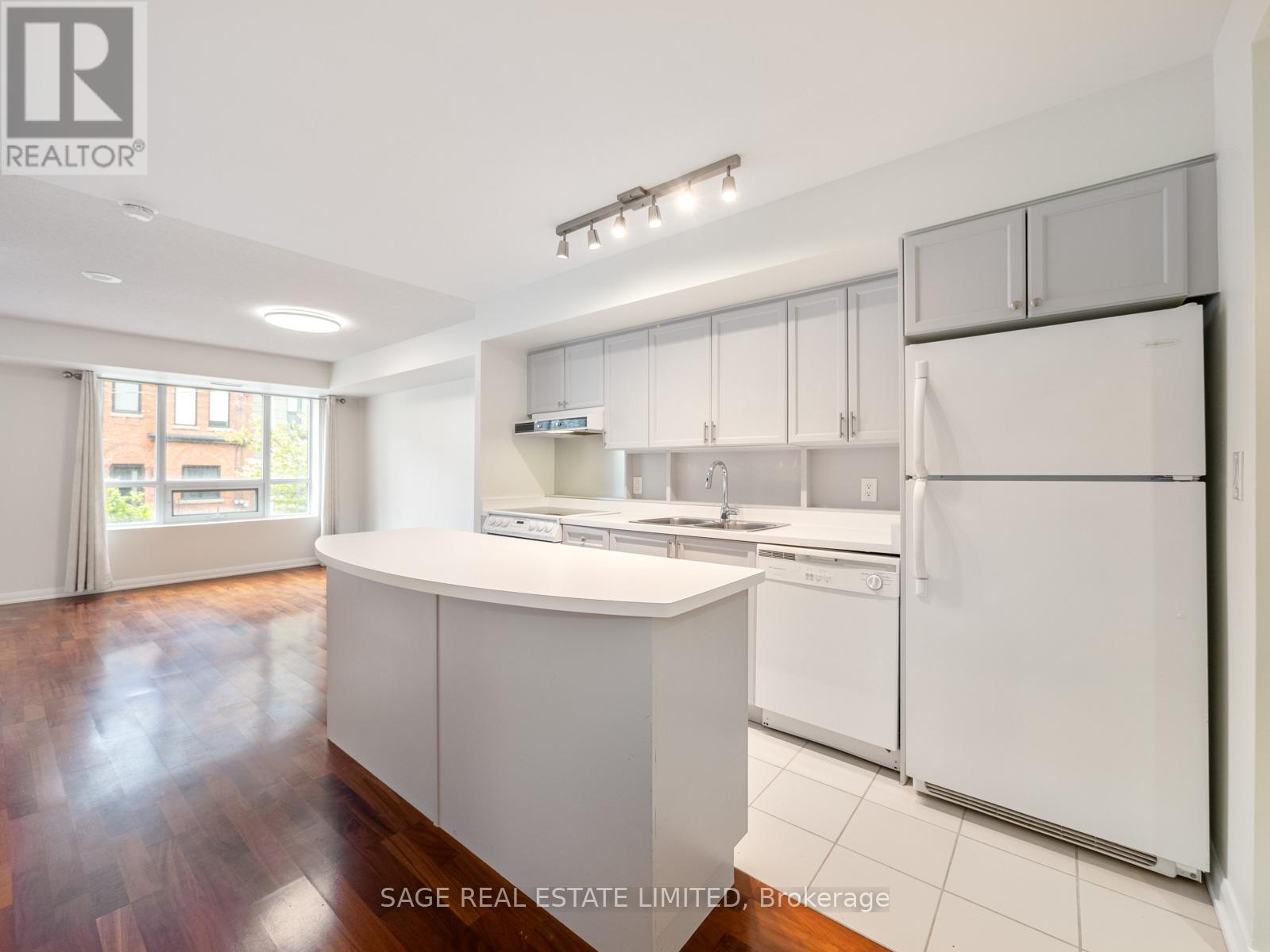 #209 18 BEVERLEY STREET - 6