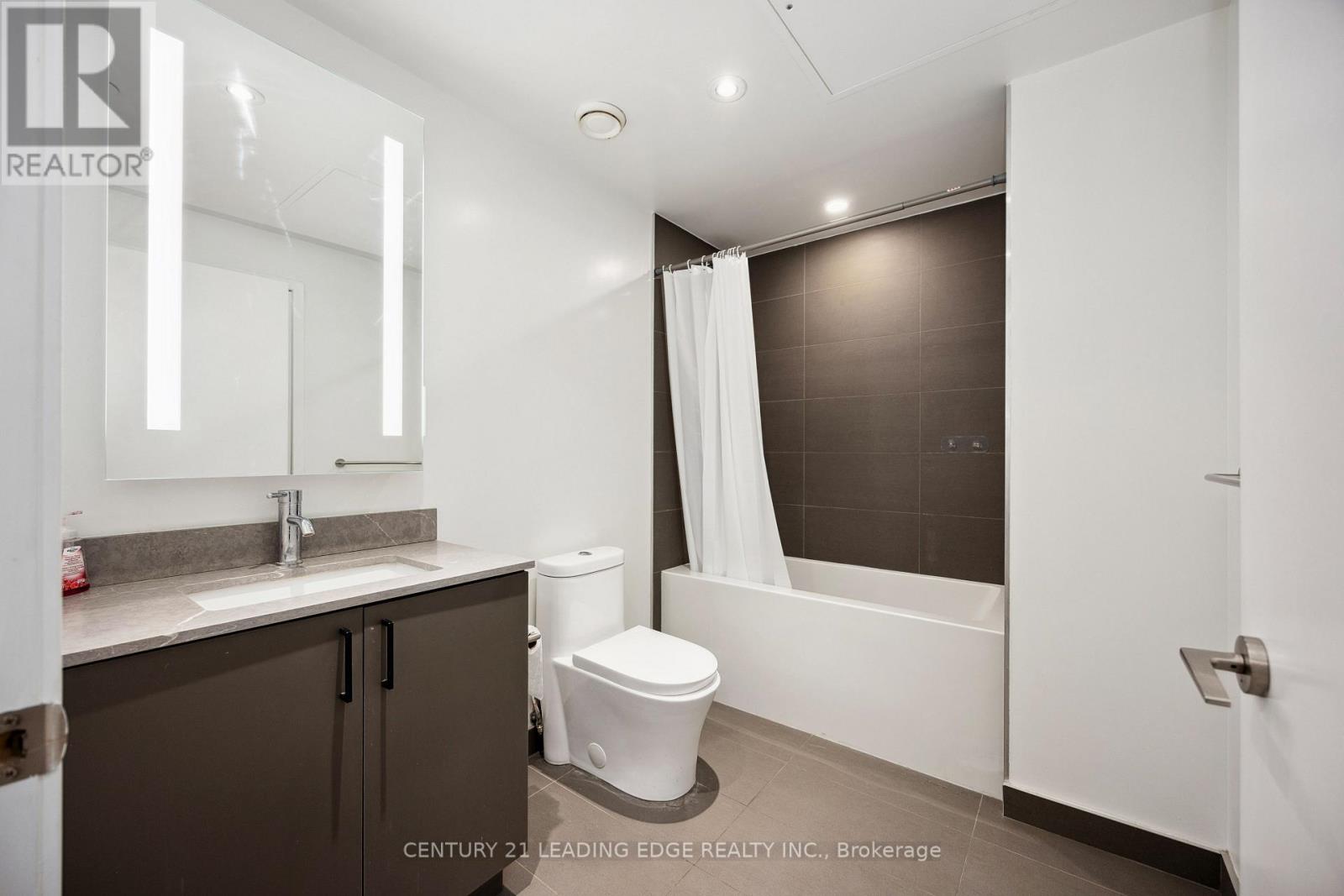 #1107 135 EAST LIBERTY STREET - Image 23